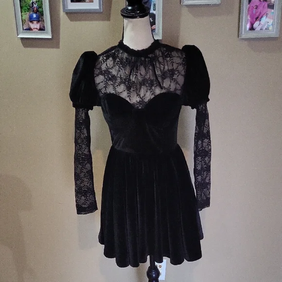 Dolls Kill x Wizard Of Oz Dress - Picture 1 of 15